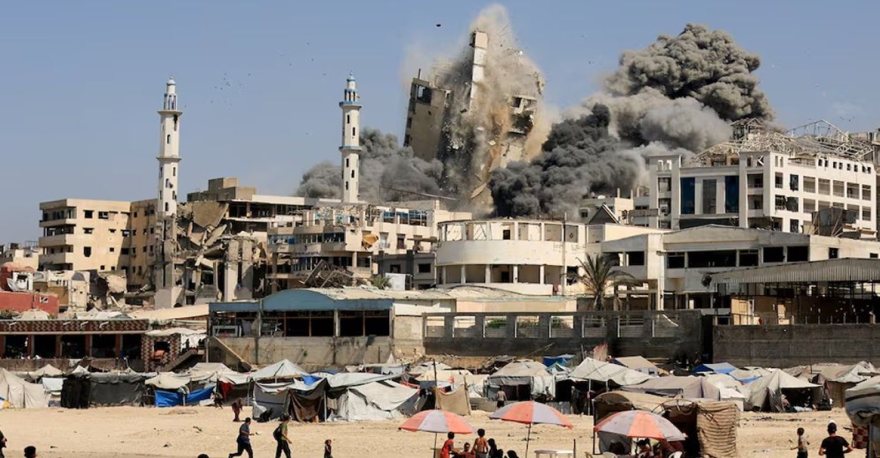 ইসরাইলের প্রতিরক্ষামন্ত্রী লিখলেন ‘গাজা জ্বলছে’