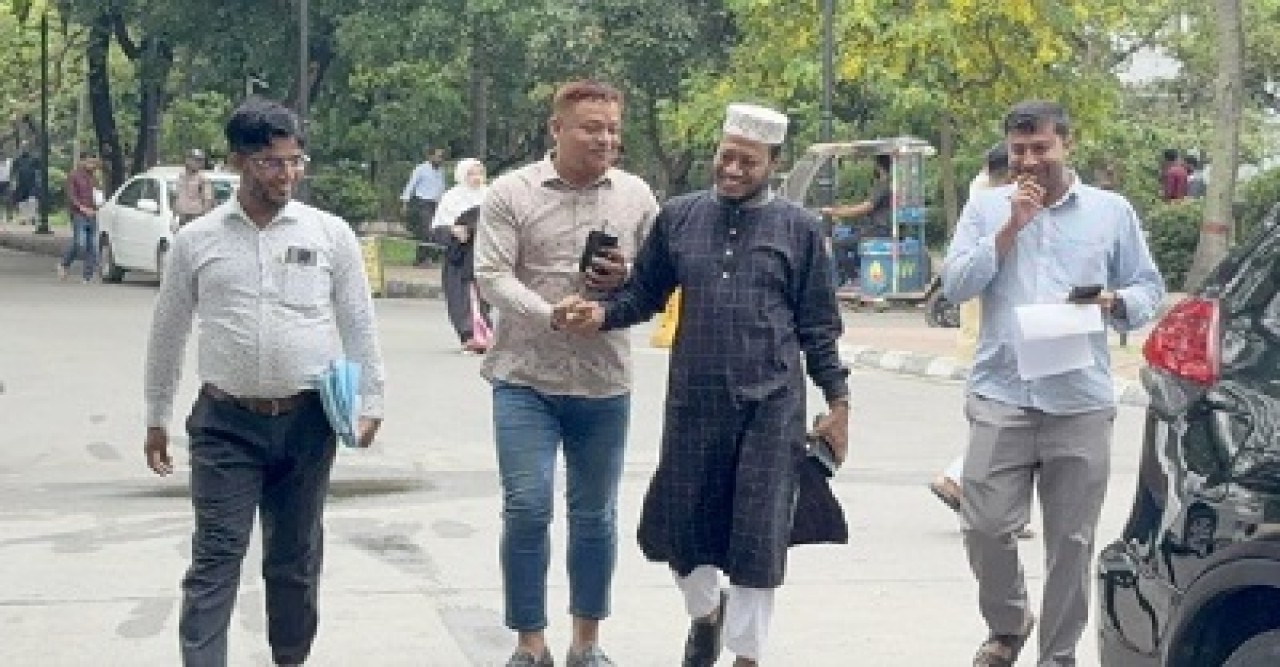 গ্রেফতারি পরোয়ানা জারির পর আমির হামজার আগাম জামিন আবেদন