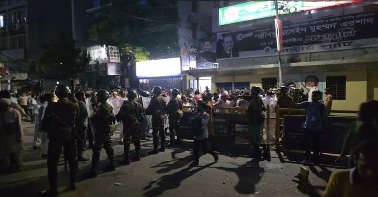 কাকরাইলে জাপা-গণঅধিকার কর্মীদের মধ্যে পাল্টাপাল্টি ধাওয়া