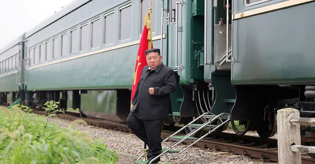 বিশেষ ট্রেনে চীনের পথে কিম জং উন