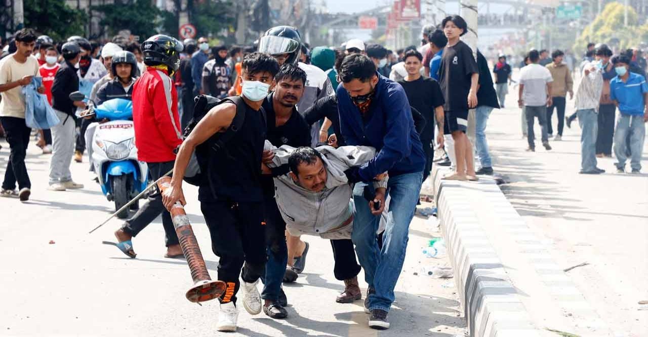 নেপালজুড়ে ছড়িয়ে পড়েছে বিক্ষোভ, আজও রাস্তায় তরুণরা