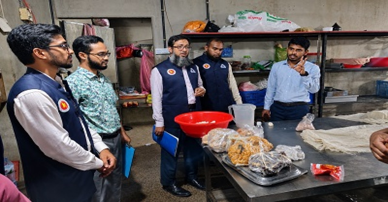 রাজশাহীতে বিএসটিআই’র অনুমোদনহীন দই, মিষ্টি ও ঘি বিক্রেতাকে জরিমানা