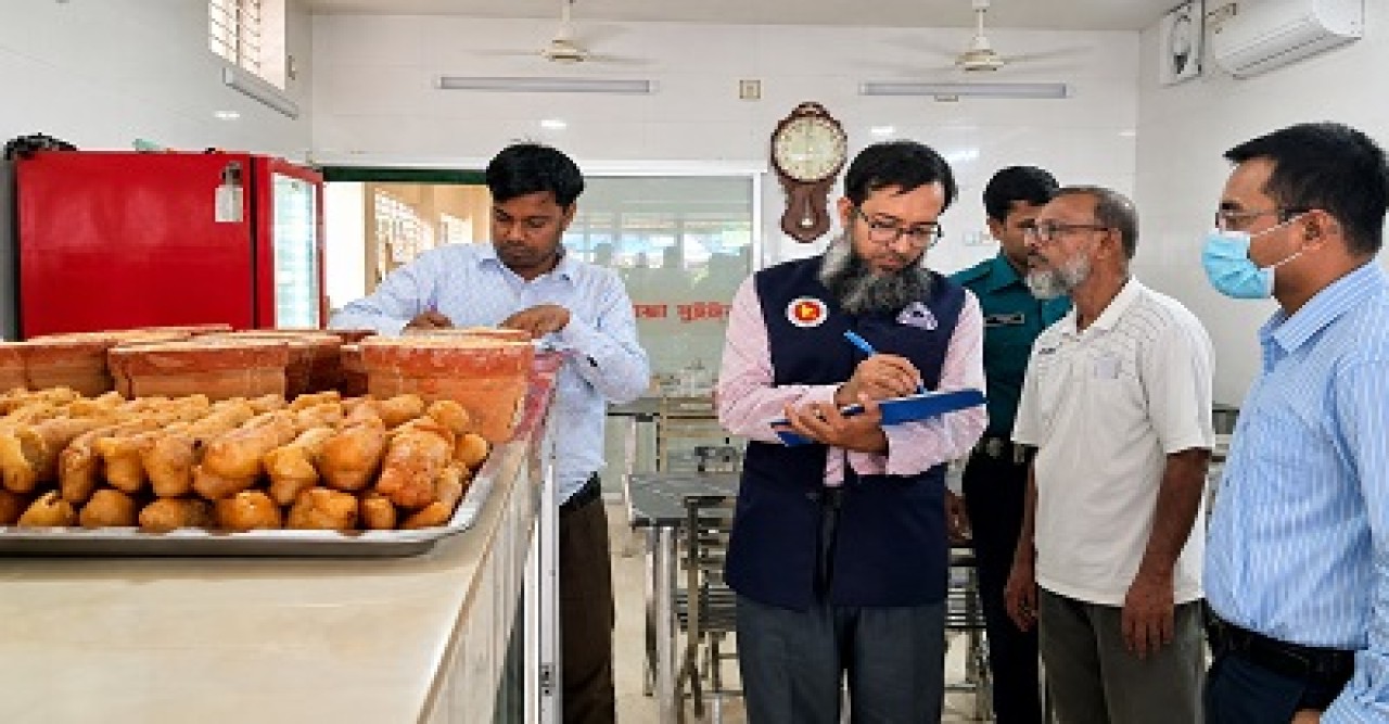 রাজশাহীতে বিএসটিআই’র অভিযানে অলিম্পিয়া সুইটসকে জরিমানা