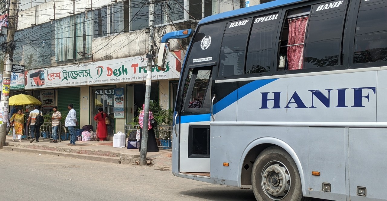 রাজশাহী-ঢাকা রুটে বাস চলাচল শুরু ৪১ ঘণ্টা পর