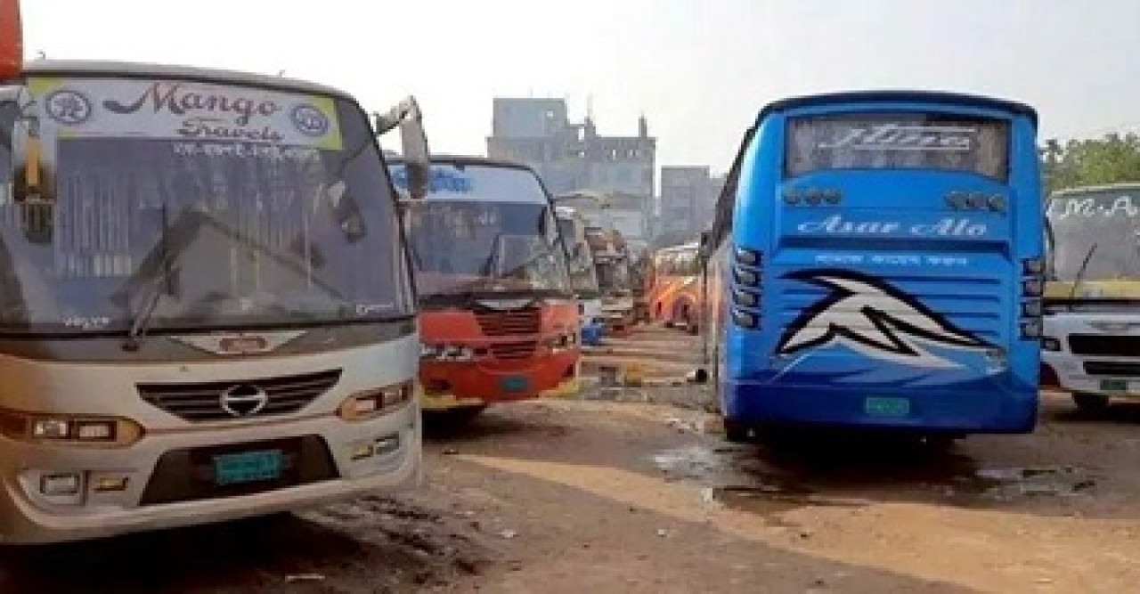 রাজশাহীতে আন্তঃজেলা ও দূরপাল্লার বাস চলাচল বন্ধ, ভোগান্তিতে যাত্রীরা