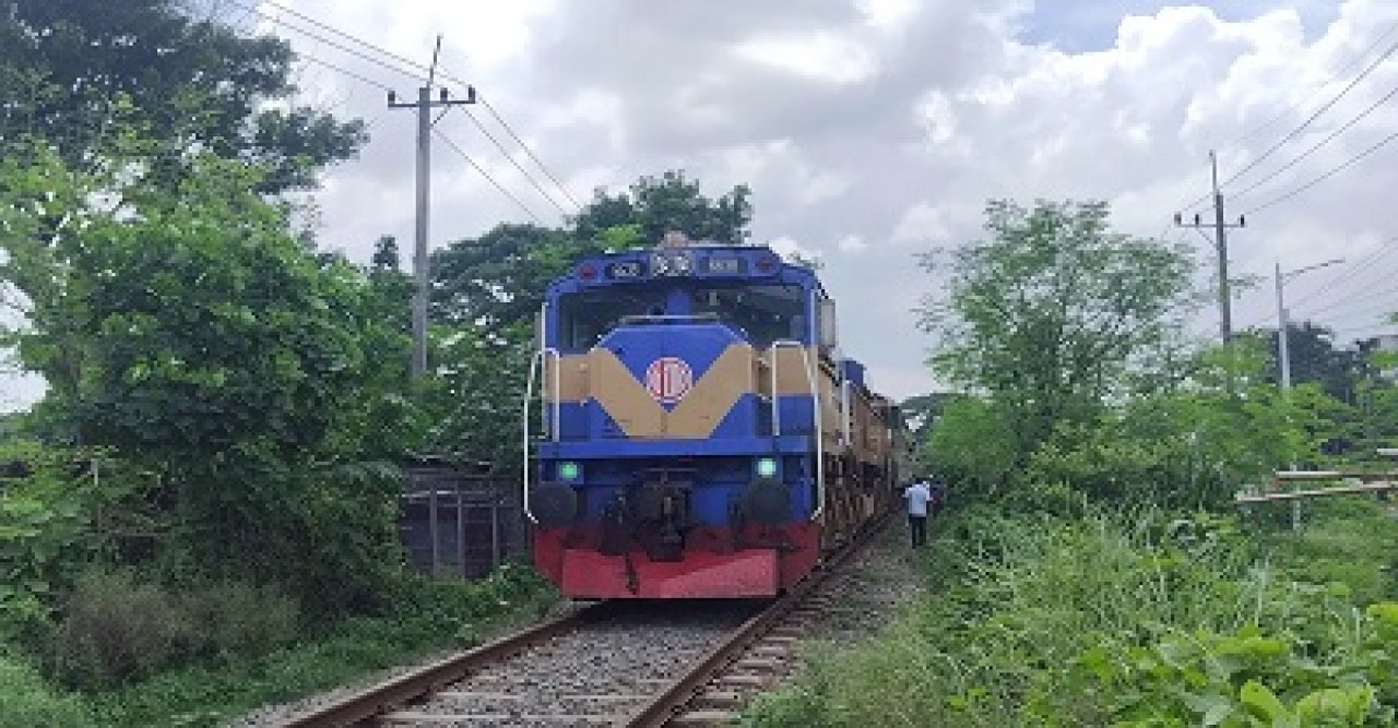 ৮ ঘণ্টা পর রাজশাহীর সঙ্গে সারা দেশের রেল যোগাযোগ স্বাভাবিক
