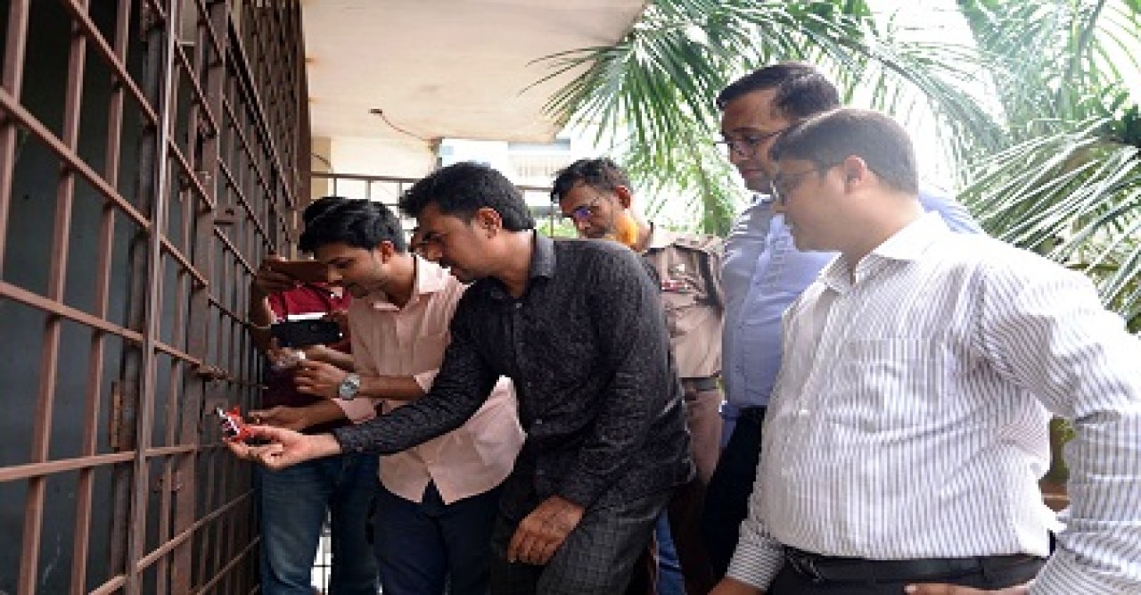 রাসিকের ভ্রাম্যমাণ আদালতের অভিযানে ভূবনমোহন পার্কের স্থাপনা অবৈধ দখলমুক্তকরণ