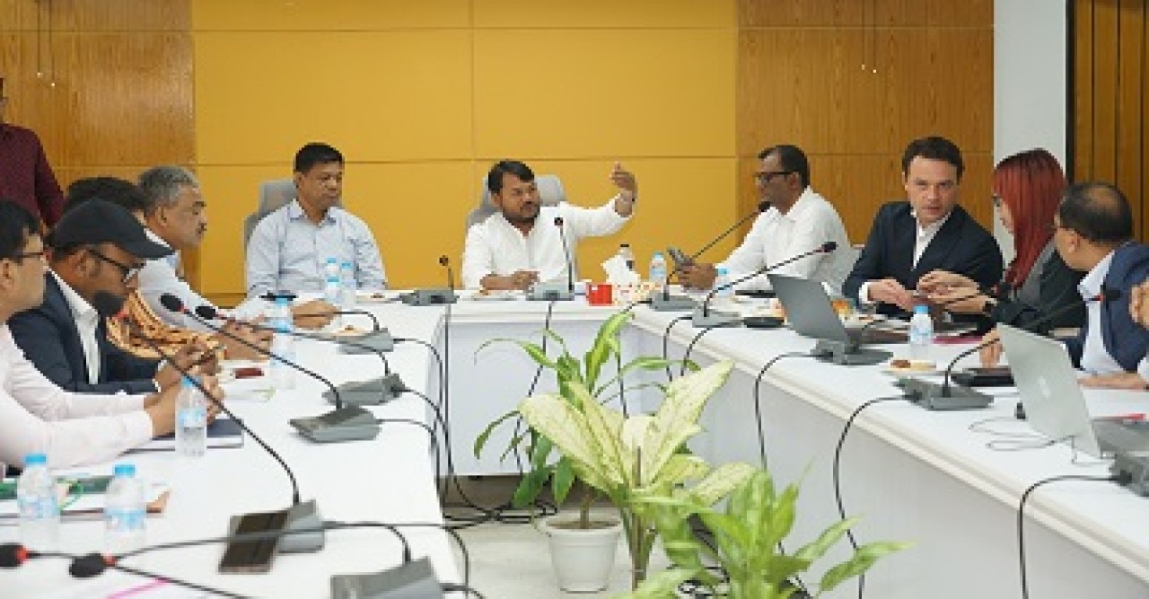 বর্জ্য ব্যবস্থাপনার আধুনিকায়নে রাসিকের সাথে নেদারল্যান্ডসের কোম্পানি সুইপ স্মার্টের মতবিনিময়