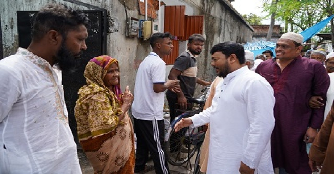 রাসিক প্রশাসকের ১৮নং ওয়ার্ডের আসাম কলোনী এলাকা পরিদর্শন