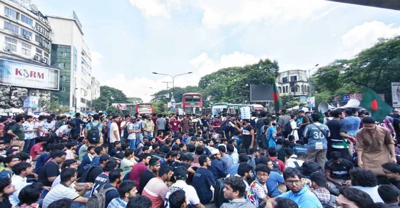 ‎লং মার্চ টু ঢাকা’ কর্মসূচিতে প্রকৌশল শিক্ষার্থীরা