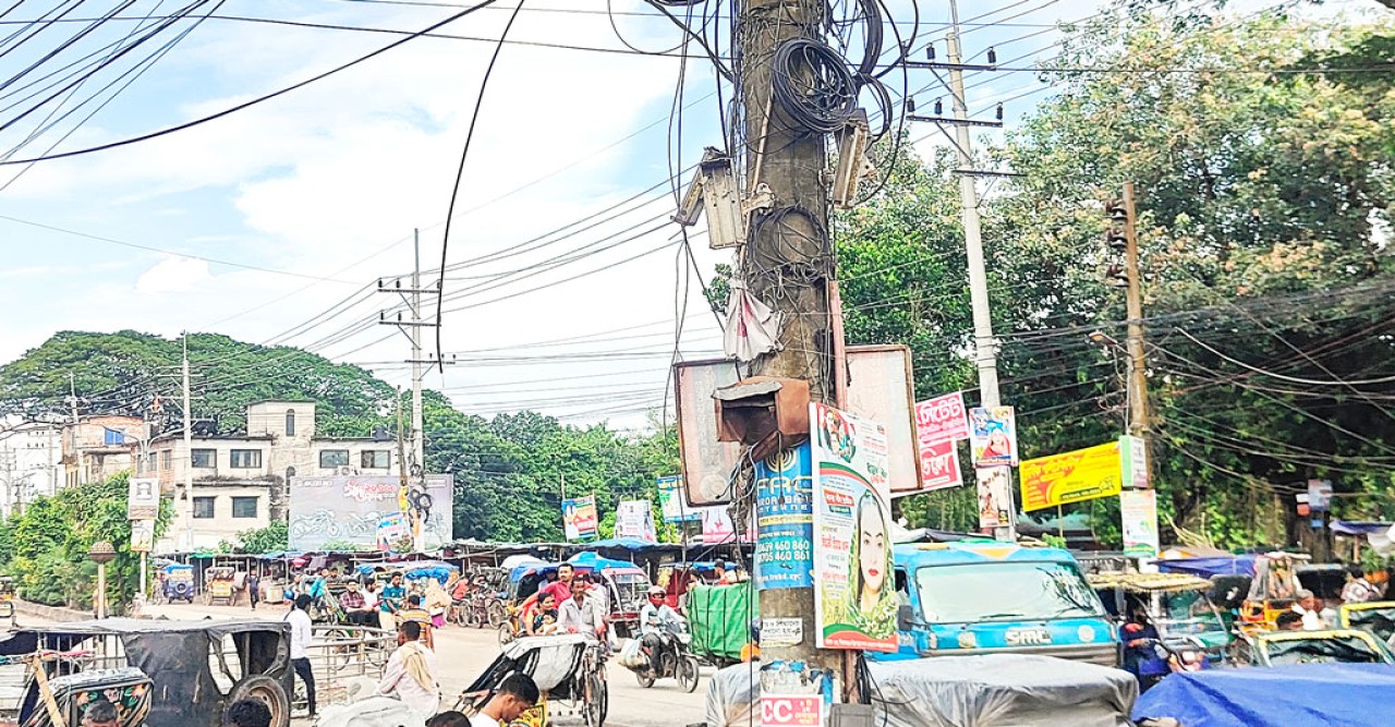 সিসি ক্যামেরা অকেজো, অচল হয়ে রয়েছে সুযোগ নিচ্ছে অপরাধীরা জেলা শহরের অধিকাংশ সিসি ক্যামেরা ভাঙা