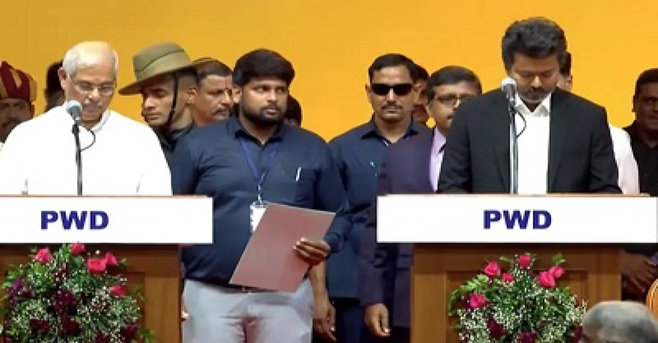 তামিলনাড়ুর মুখ্যমন্ত্রী হিসেবে শপথ নিলেন বিজয়
