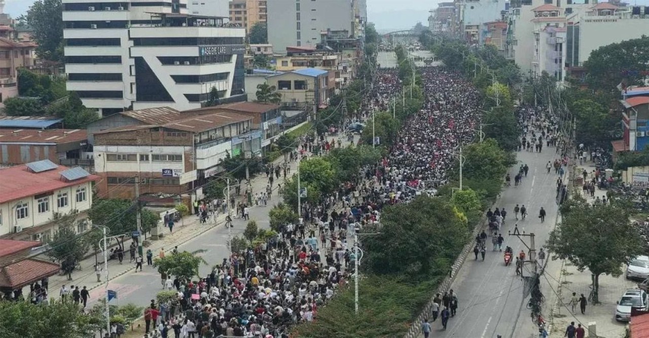 বিক্ষোভে উত্তাল নেপাল, পার্লামেন্টে ঢুকে পড়েছে জনতা