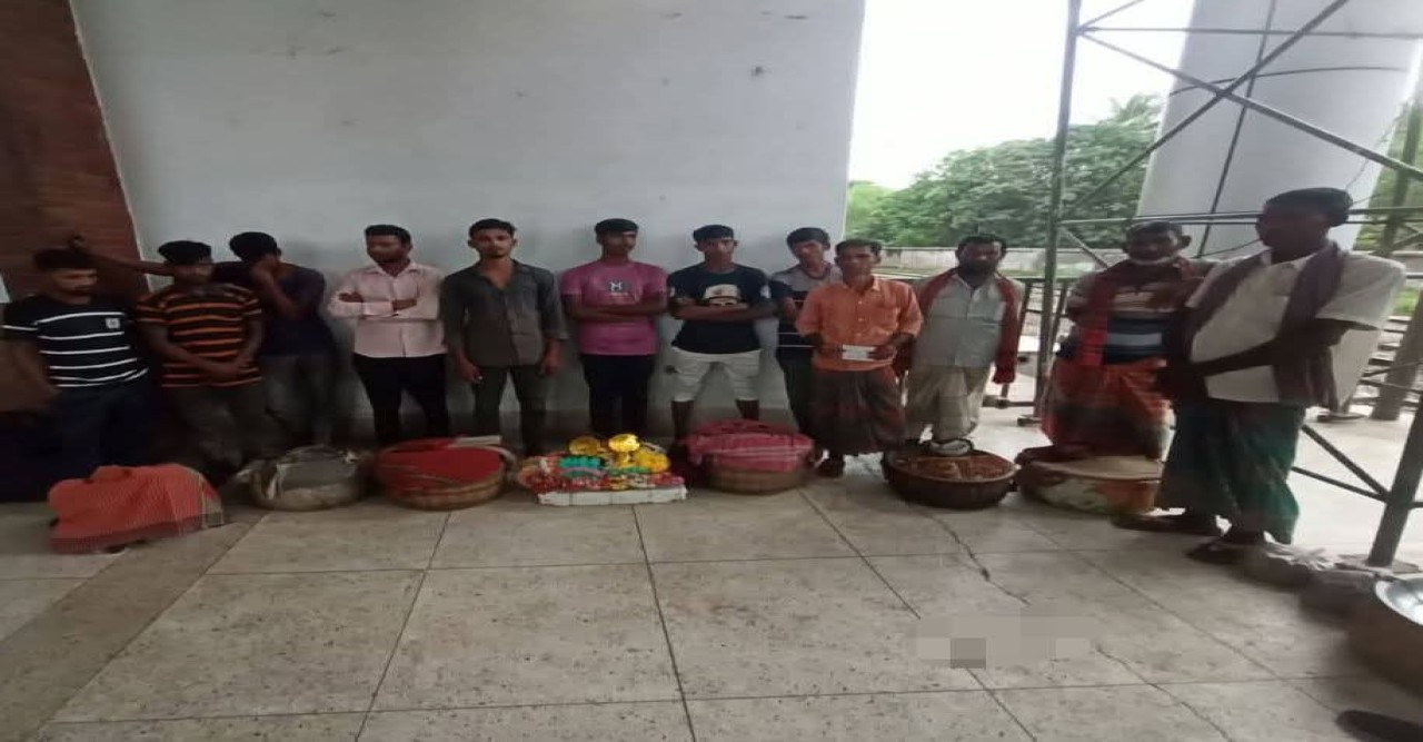 রাজশাহী রেলওয়ে স্টেশনে হকার উচ্ছেদ করা হয়েছে