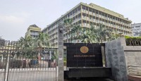 মাসে ১০০ কোটি ডলার কিনবে কেন্দ্রীয় ব্যাংক