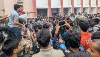 রাবিতে শিক্ষার্থীদের প্রতিরোধে পিছু হটল ছাত্রদল, তালা ভেঙে মনোনয়নপত্র বিতরণ