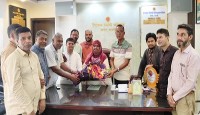 মান্দায় নতুন ইউএনও আতিয়া খাতুনকে চেয়ারম্যান ফোরামের ফুলেল শুভেচ্ছা