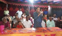 বাঘায় বিএনপির নেতা মানিক খানের পূজা মণ্ডপ পরিদর্শন
