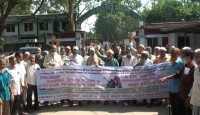 নাটোর সুগারমিলের অবসরপ্রাপ্ত শ্রমিক-কর্মচারীদের বকেয়া পরিশোধের দাবিতে বিক্ষোভ