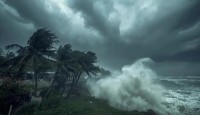 রাত ১টার মধ্যে দশ জেলায় ৬০ কিলোমিটার বেগে ঝড়ের আভাস