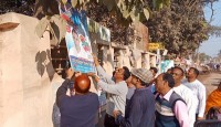 বাঘায় পোস্টার-ফেস্টুন সরাতে মাঠে স্থানীয় প্রশাসন