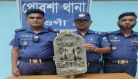 পোরশায় প্রায় ২০ কেজি ওজনের কষ্টিপাথরের মূর্তি উদ্ধার