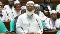 বিরোধীদলীয় নেতার সংসদে আম উপহার