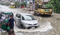 বৃষ্টিতে ‘ডুবল’ রাজধানী, ভোগান্তিতে নগরবাসী