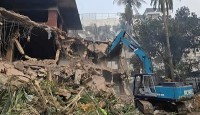 ধানমন্ডি ৩২-এ ভাঙচুরের ঘটনায় ড. ইউনূসসহ ২৭ জনের বিরুদ্ধে মামলার আবেদন