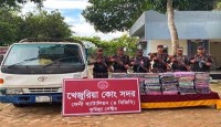 ফেনী সীমান্তে বিজিবির অভিযানে ৬৮ লাখ টাকার ভারতীয় শাড়ি-চকলেট জব্দ
