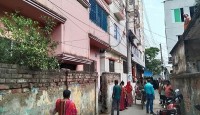 মাদারীপুরে আত্মীয়ের বাসা থেকে একই পরিবারের তিনজনের মরদেহ উদ্ধার