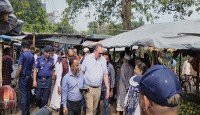 বানেশ্বরের আমের হাটে মার্কিন রাষ্ট্রদূত, খোঁজ নিলেন দাম ও বাণিজ্যের চিত্র