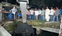 আগামী বর্ষা মৌসুমে জলাবদ্ধতা নিরসনে ড্রেন পরিষ্কারকরণ কার্যক্রম পরিদর্শনে রাসিক প্রশাসক