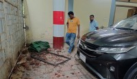 কাদের সিদ্দিকীর বাসভবনে হামলা ও ভাঙচুর হয় মধ্যরাতে