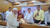 মান্দায় ৫০০ অসহায়- দুস্থ পরিবারকে ১০ লাখ টাকা অর্থ সহায়তা প্রদান করলেন এমপি টিপু